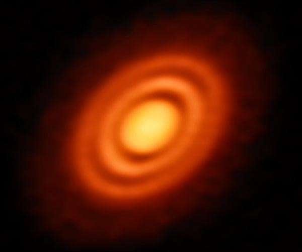 ALMA observes dust clump where a new planet may form