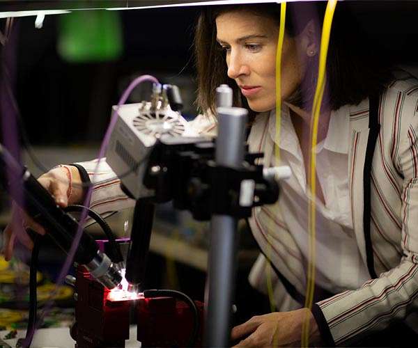 Quantum on the edge: Light shines on new pathway for quantum technology