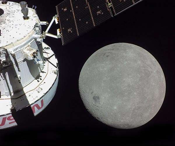 NASA delays crewed lunar landing to 2027