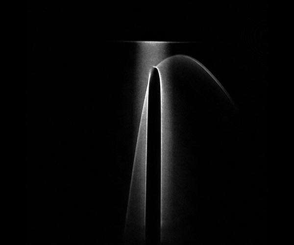 Atom laser creates reflective patterns similar to light