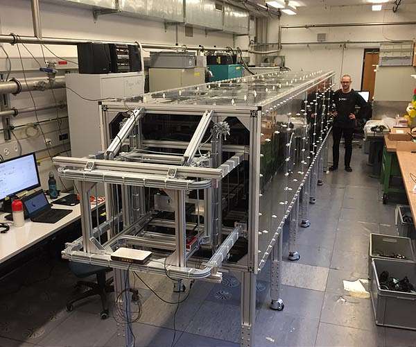 Searching for traces of dark matter with neutron spin clocks
