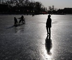 Scientist explains why freezing lakes sound like 'Star Wars' movies