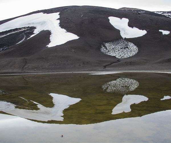 Ice and fire: Antarctic volcano may hold clues to life on Mars
