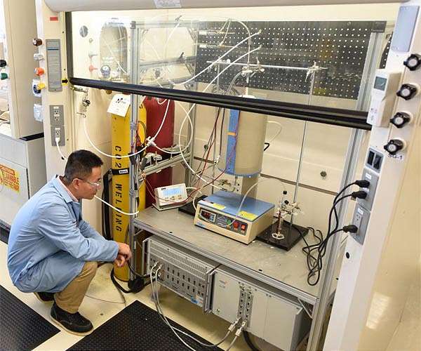 New fuel cell technology runs on solid carbon