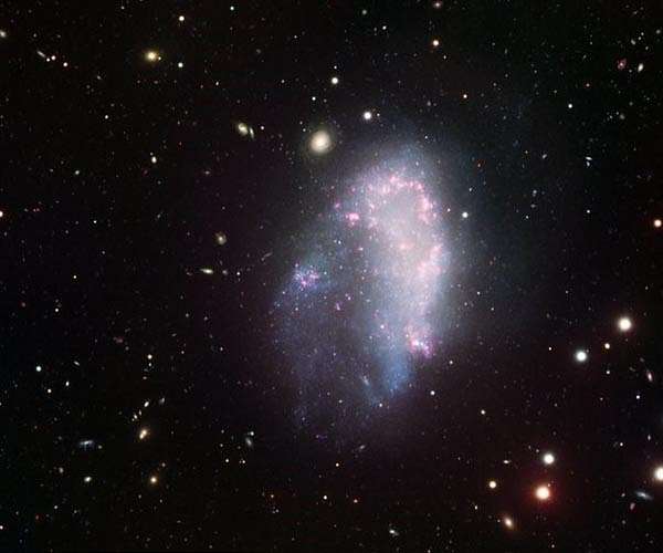 Gravity and dark matter, a bond beyond distances