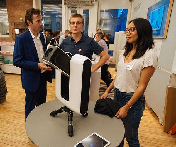 Sleek telescope makes it in the Big Apple