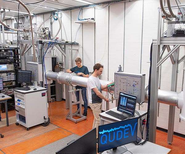 Longest microwave quantum link
