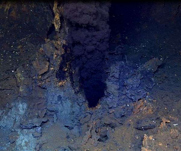 Life in the smoke of underwater volcanoes