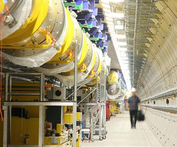 Mapping out a transient atom