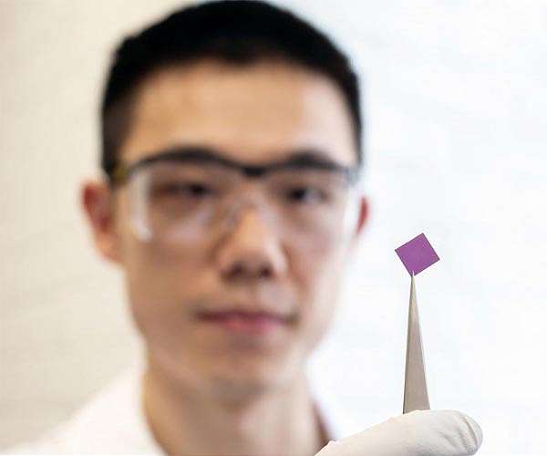 Stress test reveals graphene won't crack under pressure