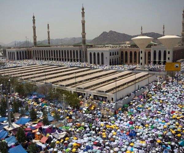 Crowds 'stone the devil' in final hajj ritual