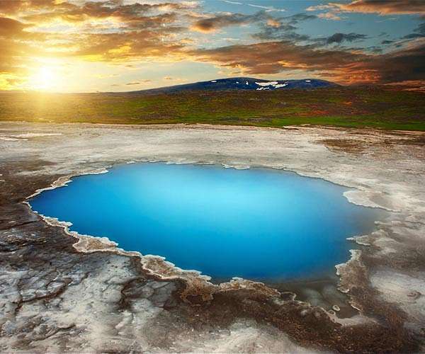 Study uncovers potential origins of life in ancient hot springs