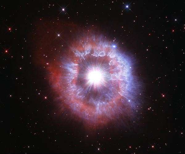Hubble captures giant star on the edge of destruction