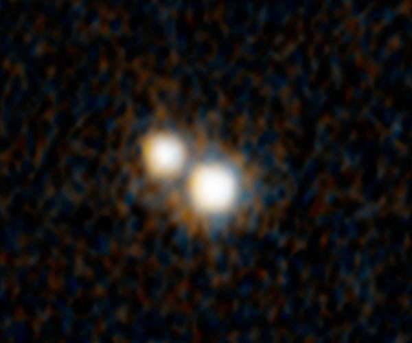 Hubble unexpectedly finds double quasar in distant universe