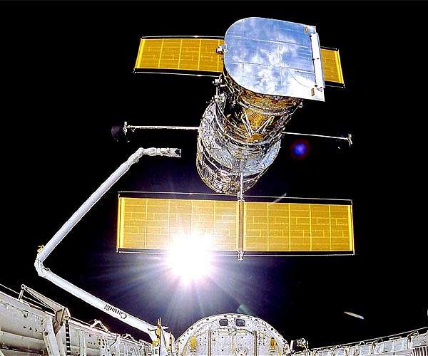 NASA, SpaceX study boosting Hubble to extend its lifespan