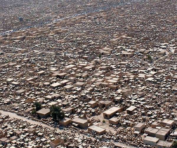 Vast cemetery in Iraq echoes 14 centuries of life and death