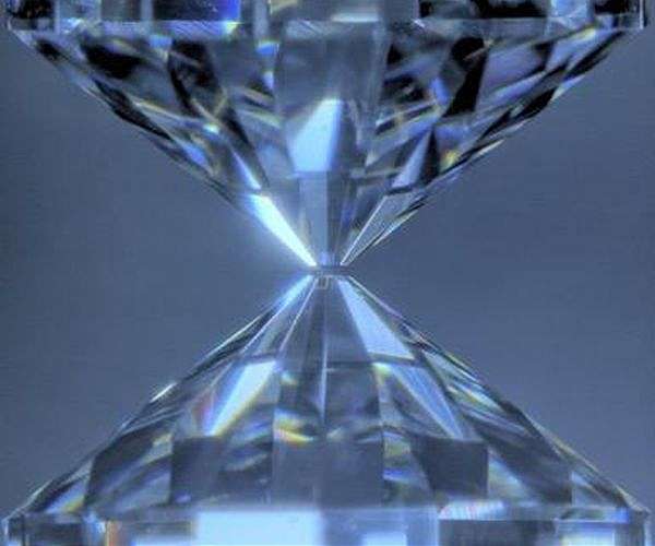 Nanoscale thermometers from diamond sparkles