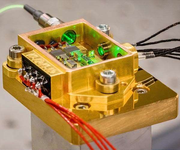 Miniaturized laser systems to seek out traces of life in space