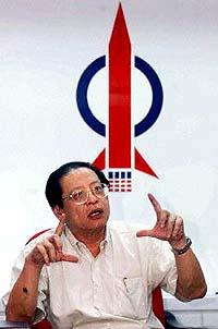 Malaysia Urged To End 'Divisive' Row Over Foreign Satellite Channels