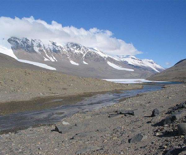 Research identifies Earth's extreme environments as best places for life to grow