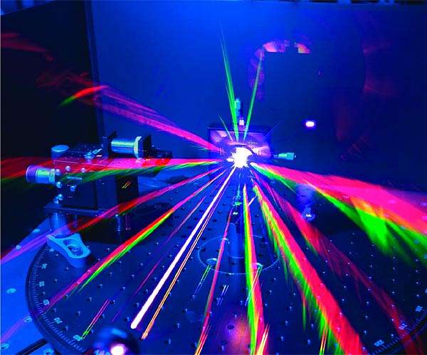 Quantum interferometer boosts sensitivity to tiny laser beam shifts