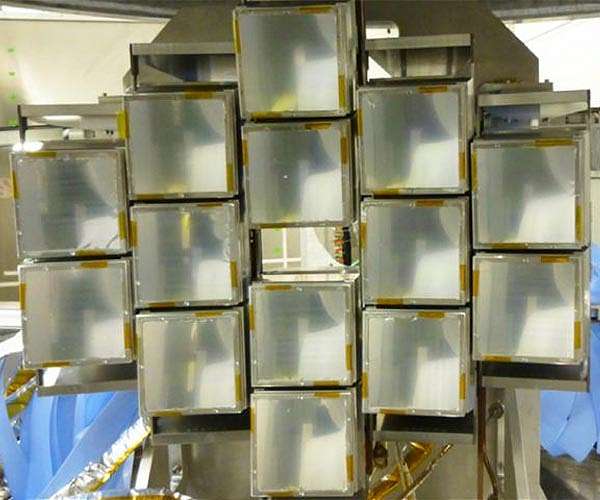 'Featherweight oxygen' discovery opens window on nuclear symmetry