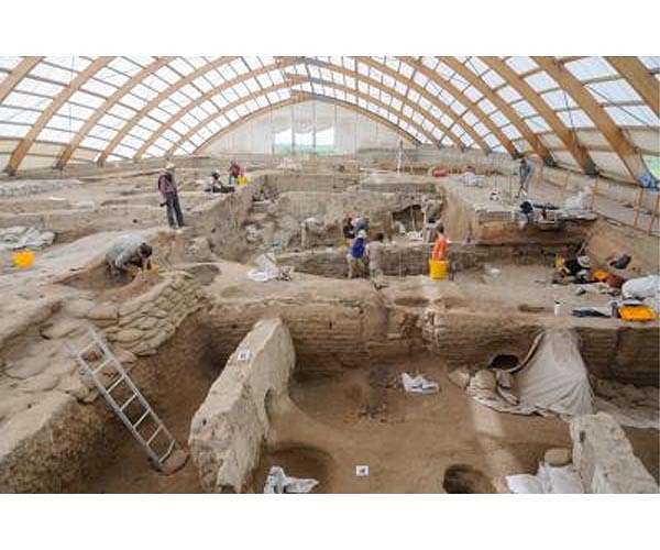 9,000 years ago, a community with modern urban problems