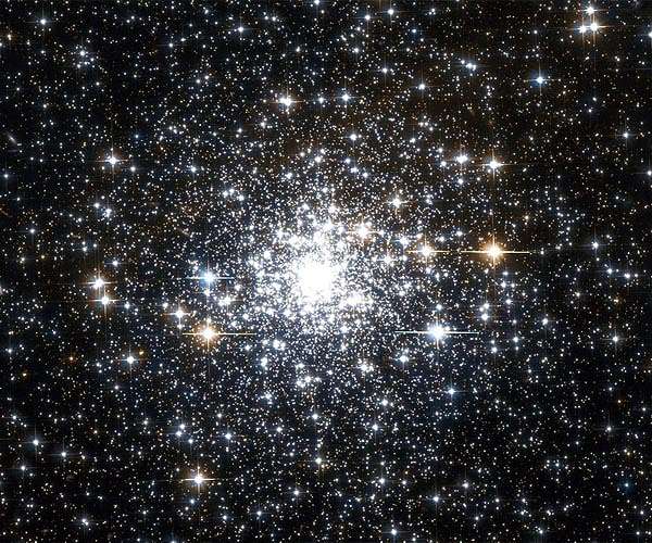 Age of NGC 6652 globular cluster specified