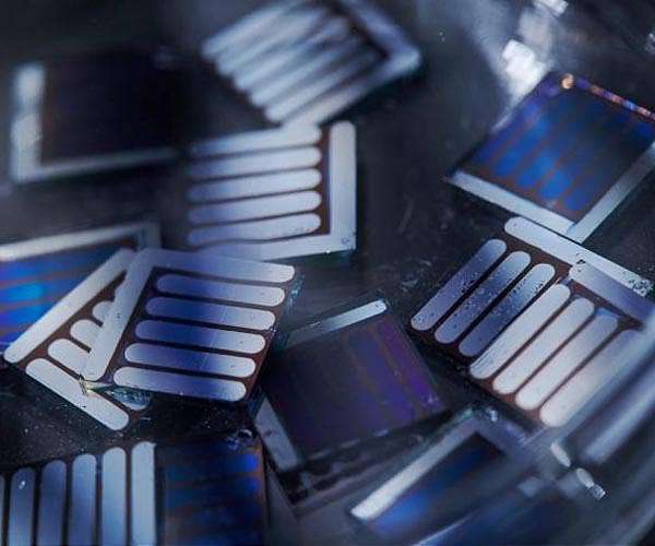 Efficient and stable all-polymer solar cells by introducing an electron linker engineering