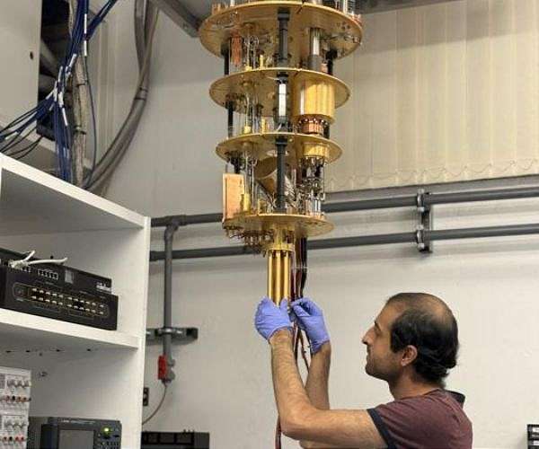 Reading a quantum clock costs more energy than running it, study finds