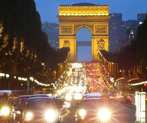 Paris mayor plans new clampdown on cars in city centre