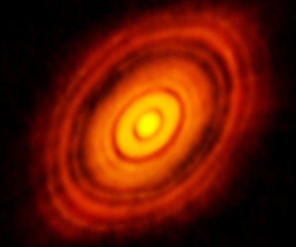 Surprising carbon dioxide-rich disk challenges planet theory
