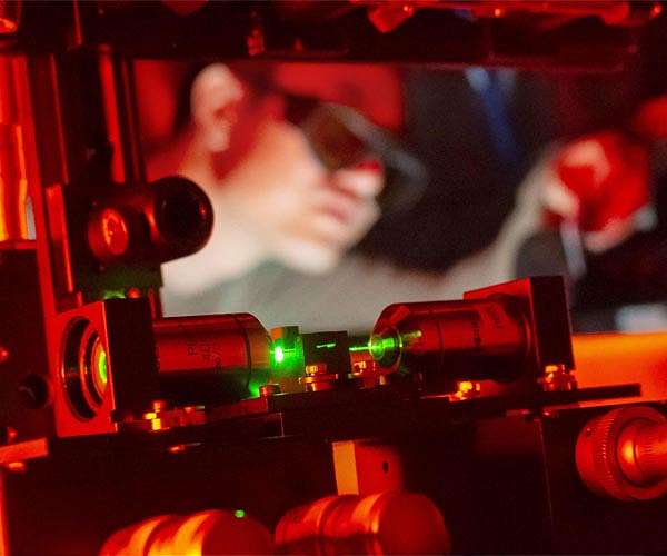 Ultrafast quantum effects discovered in perovskite films open door to rapid photonic advances