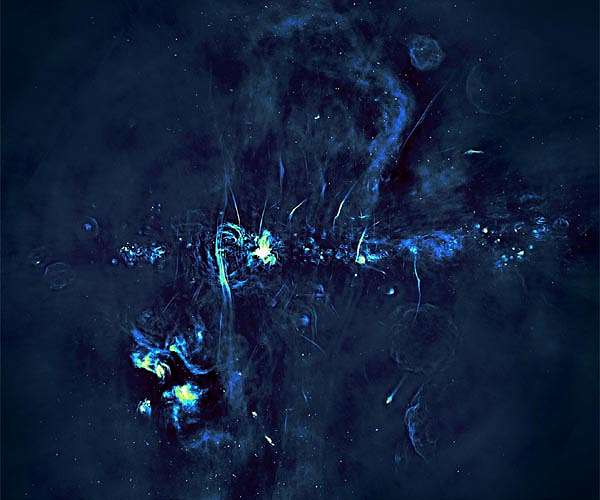 Towering balloon-like features discovered near center of the Milky Way