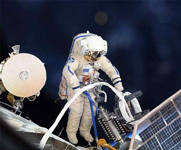 Russian to study if space suits can bring microbes into ISS from exterior