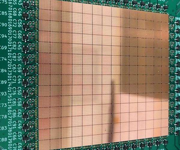 Credit card-sized device focuses terahertz energy to generate high-resolution images