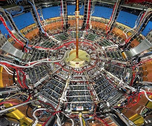 What triggers flow fluctuations in heavy-ion collision debris