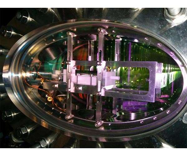 Physicists conduct controlled transport of stored light experiment