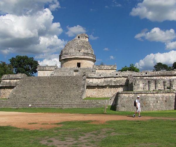 Bones of ancient Mayan ambassador reveal a privileged but difficult life