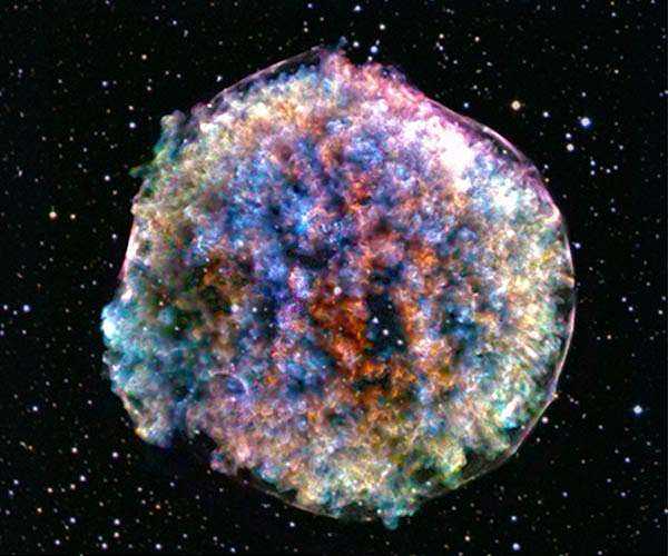 The clumpy and lumpy death of a star