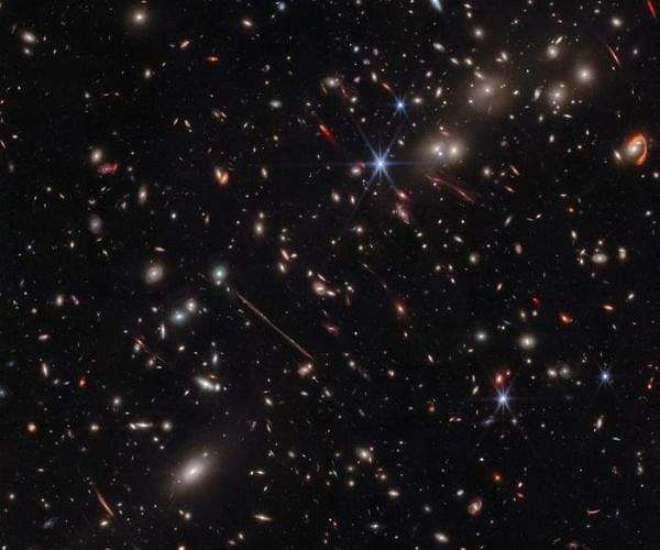 Webb spotlights gravitational arcs in 'El Gordo' galaxy cluster
