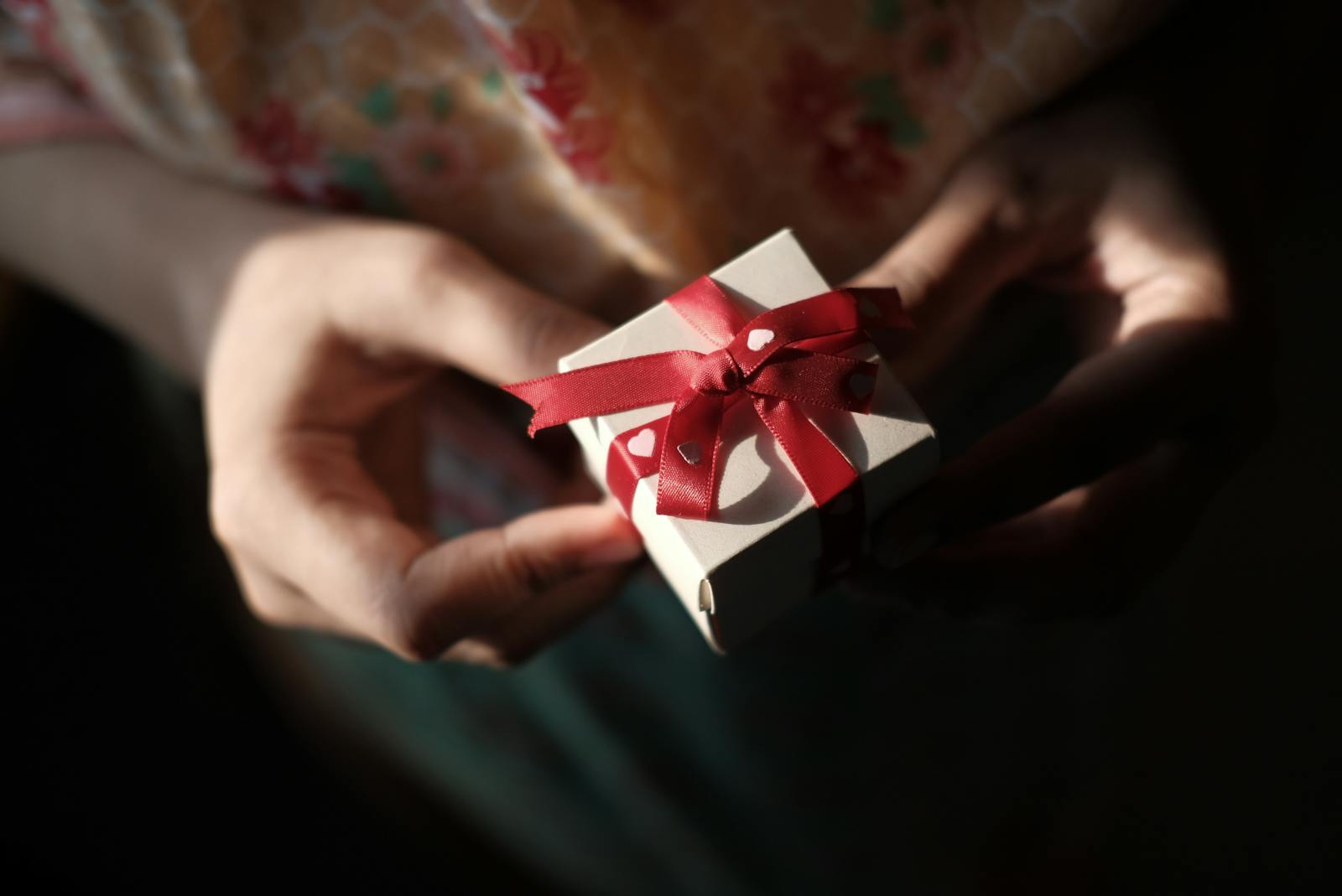 hands holding gift