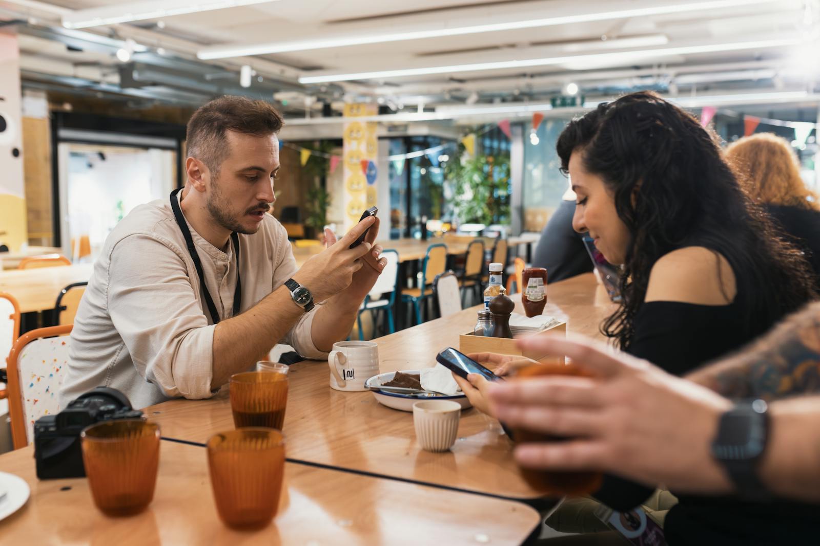 Psychology says people who keep their phone face-down on every table aren’t hiding something, they learned that being constantly reachable was how other people made themselves the center of your day