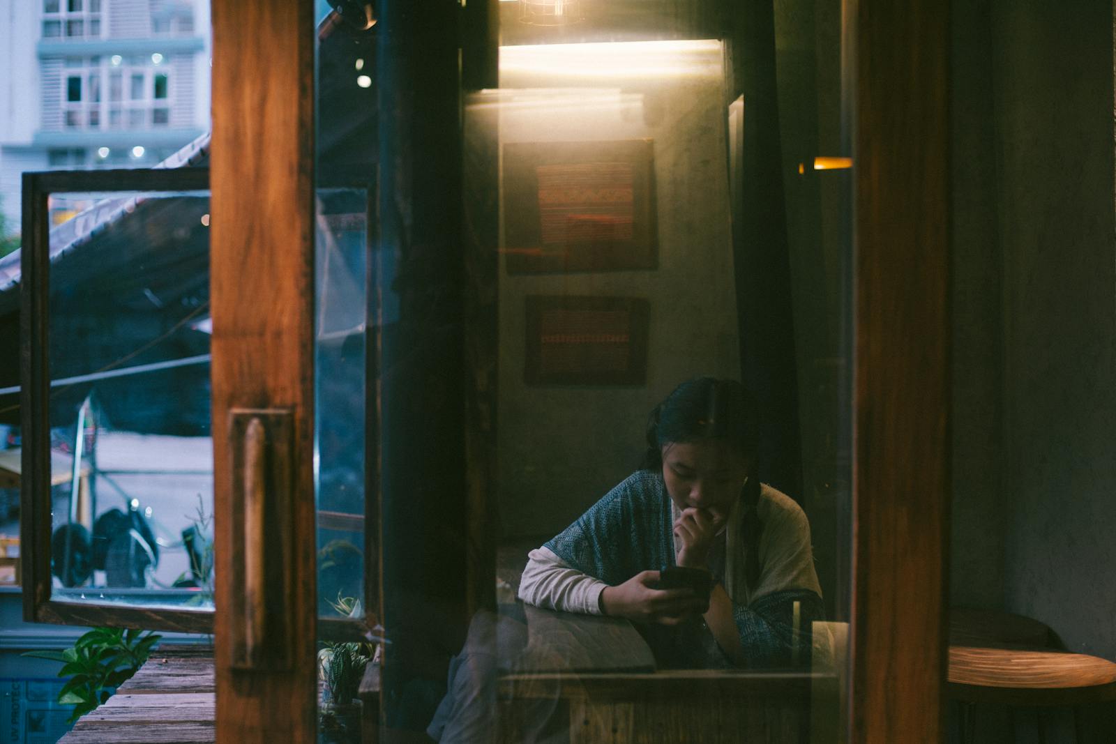 Why some people keep their best ideas to themselves long after the room has proven it's safe to share them