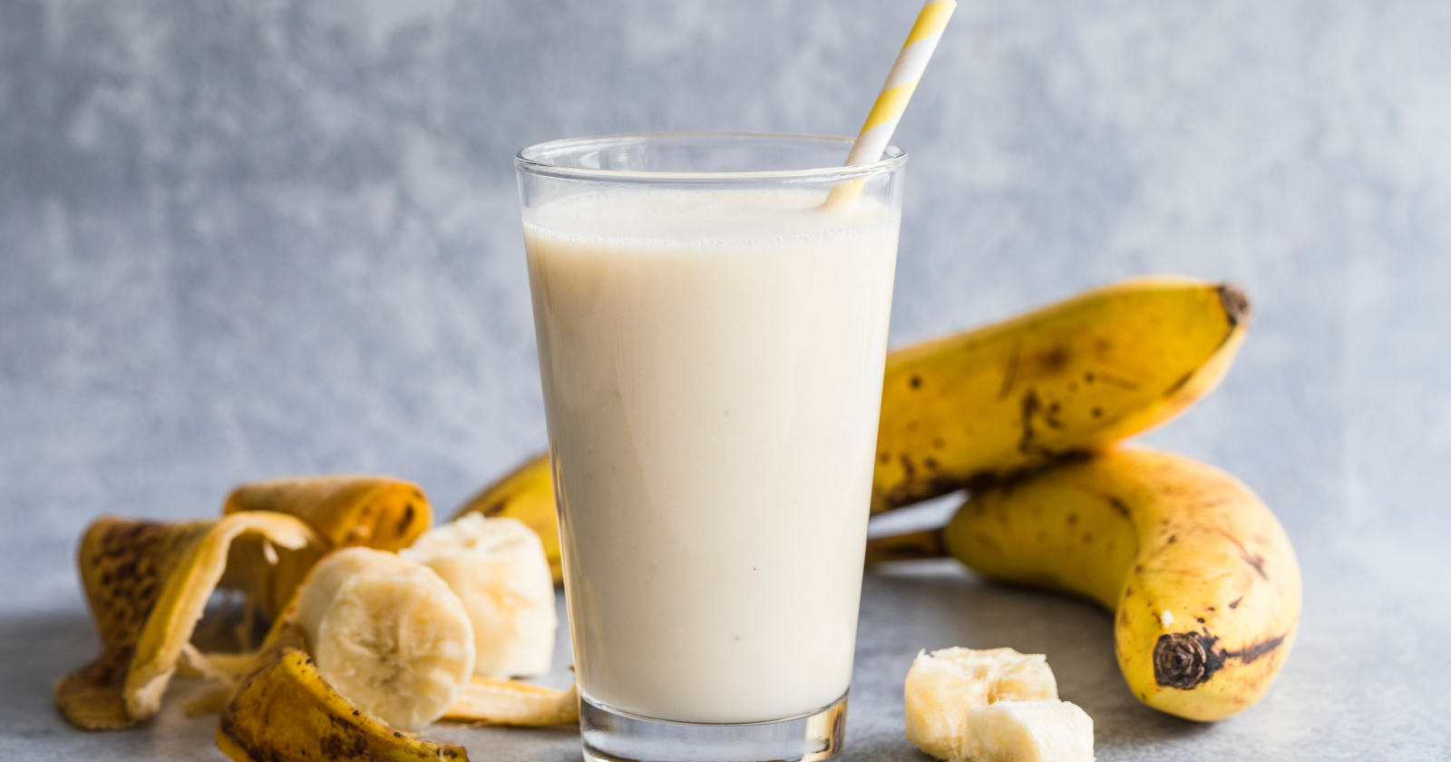 Adding a banana to a berry smoothie can cancel out roughly 84% of the antioxidants the berries were supposed to deliver — and the reason is the same enzyme that turns bananas brown after they're peeled