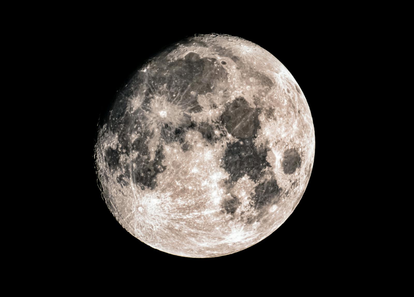 Artemis Astronauts May Walk on Lunar Mantle, Simulations Suggest