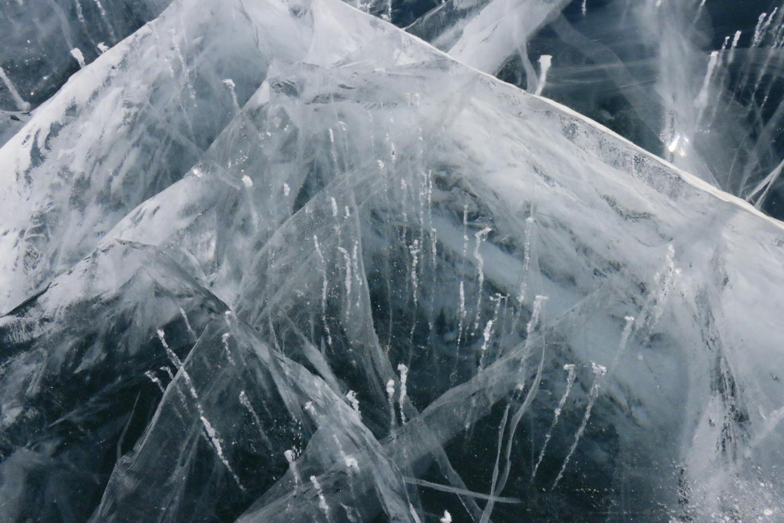 Europa ice cracks