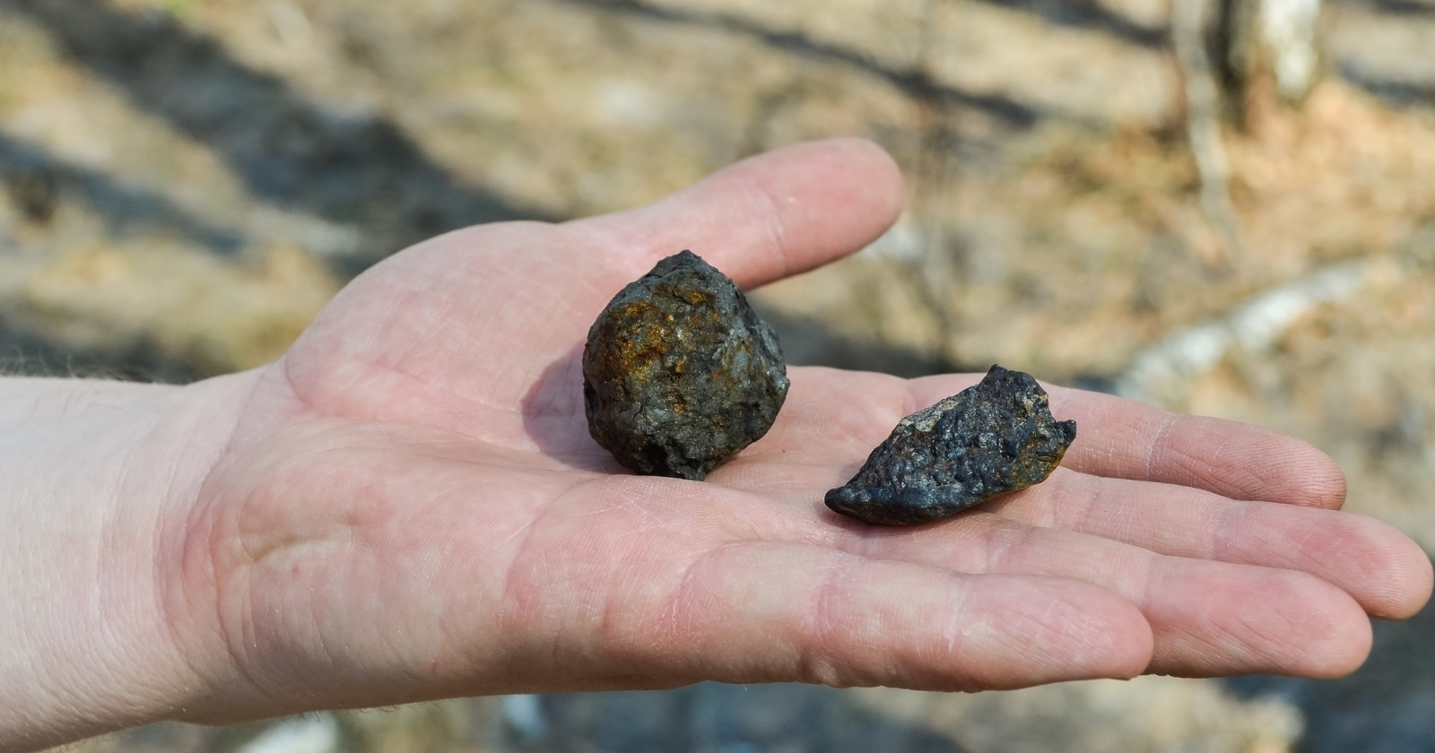 A meteorite that fell near the Australian town of Murchison in 1969 was found to contain grains of stardust up to around 7 billion years old — the oldest solid material ever identified on Earth, formed long before the Sun or planets existed.