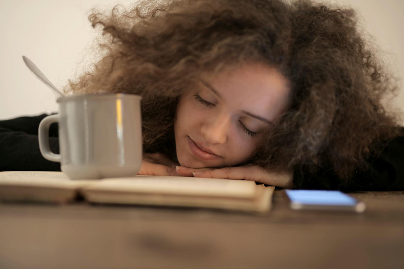 Psychology says people who keep their phone face down at every dinner, every meeting, and every coffee aren't being polite, they're protecting themselves from the small ambient anxiety of being interruptible at all times