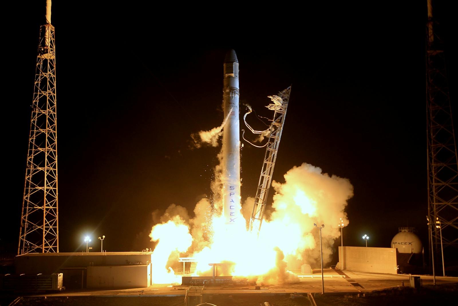 SpaceX Lights All 33 Engines on V3 Super Heavy as Boca Chica Neighbors Sue Over Damage
